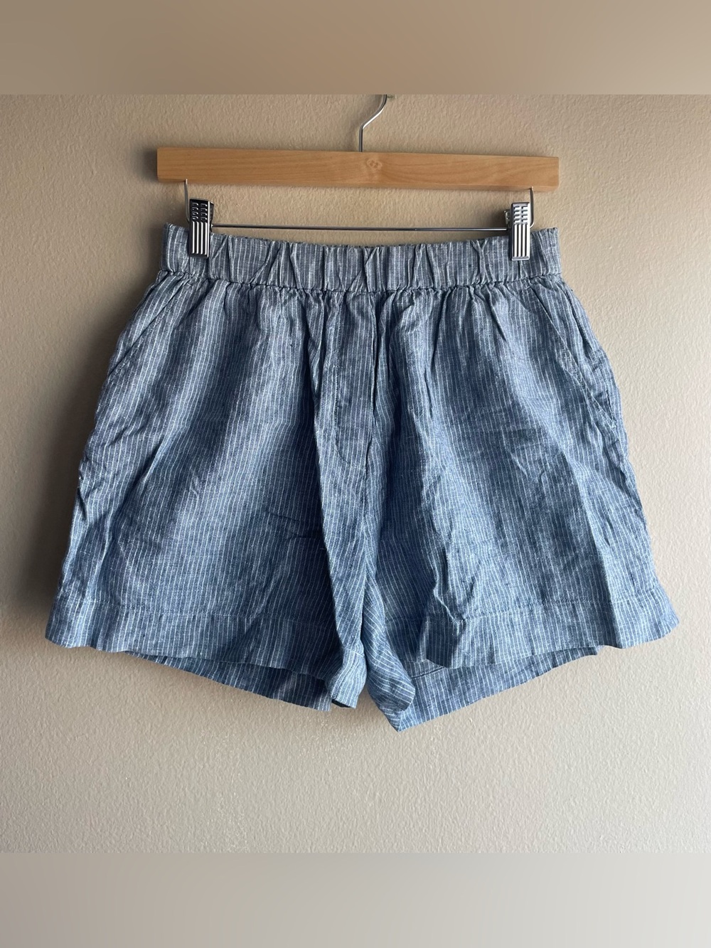Everlane Women Blue and White Pinstripe Linen-Blend Shorts Small